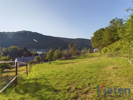 Grundstück  - Haus kaufen in Schleiden - Wunderschönes, 3707 m² großes Grundstück mit Talblick mit abrisswürdigem Gebäude in Ortsrandlage