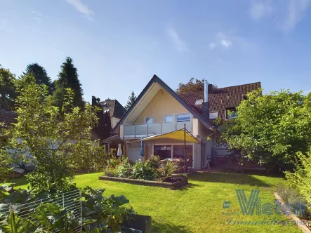 Gartenansicht - Haus kaufen in Gemünd - Herzlich Willkommen in diesem liebevoll gestalteten Zweifamilienhaus mit großem Garten!