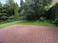 Terrasse mit Blick in den Garten 