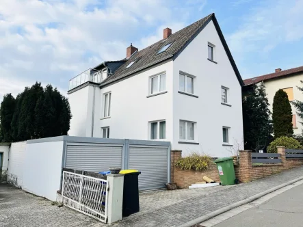 Außenansicht - Haus kaufen in Mölsheim - Nähe Worms Einziehen und wohlfühlen. Zwei Familien INDIVIDUALISTEN-HAUS. DIE CHARMANTE ART ZU WOHNEN