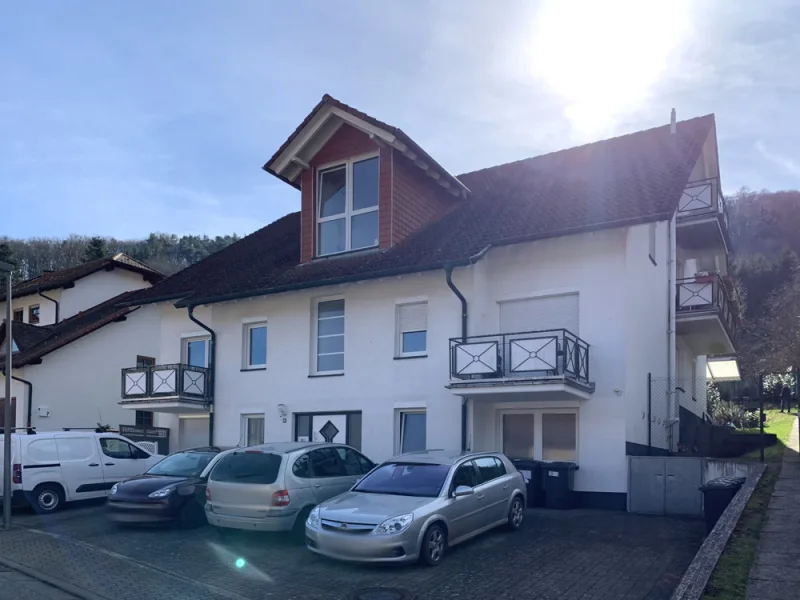 Straßenansicht - Haus kaufen in Eußerthal - KAPITALANLAGE! Neuwertiges und Top gepflegtes Mehrfamilienhaus in sehr ruhiger Lage von Eußerthal