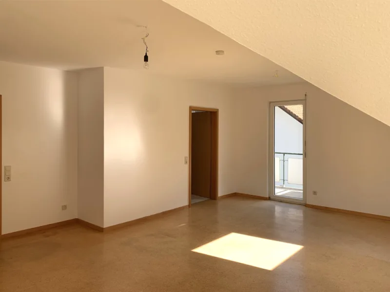 Wohnzimmer (2-ZKB Wohnung im 2.OG)