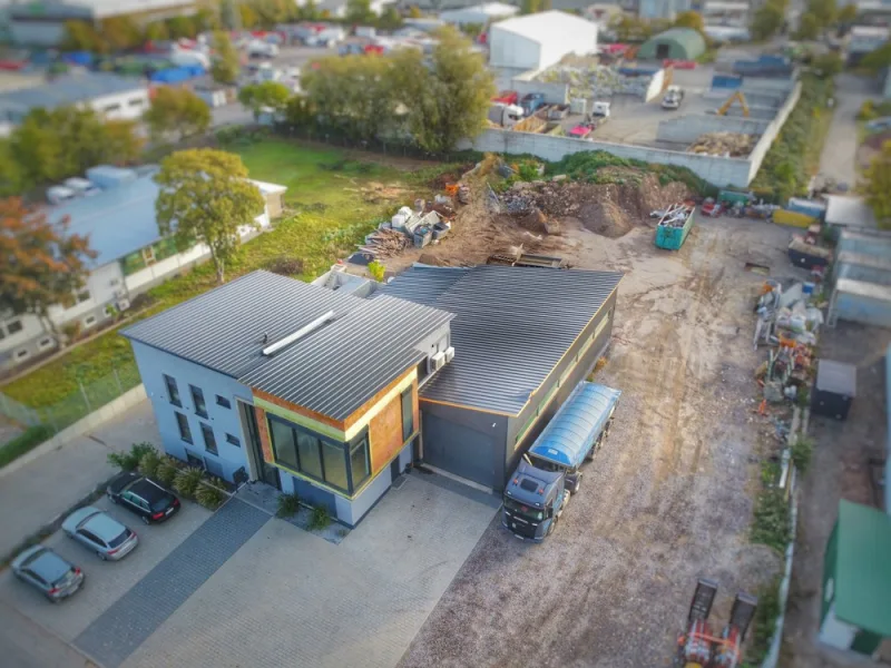 Außenansicht - Haus kaufen in Edenkoben - Moderne Büro- und Gewerbefläche in Edenkoben mit Hallenanteil und großem Außenbereich