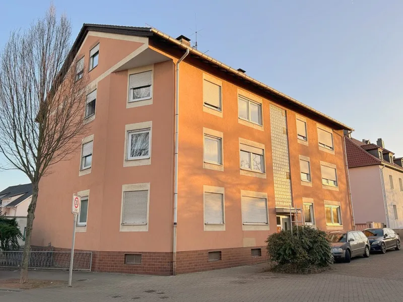 Hausansicht - Haus kaufen in Ludwigshafen am Rhein - Gepflegtes Mehrfamilienhaus mit 11 Wohnungen in Ludwigshafen-Mundenheim