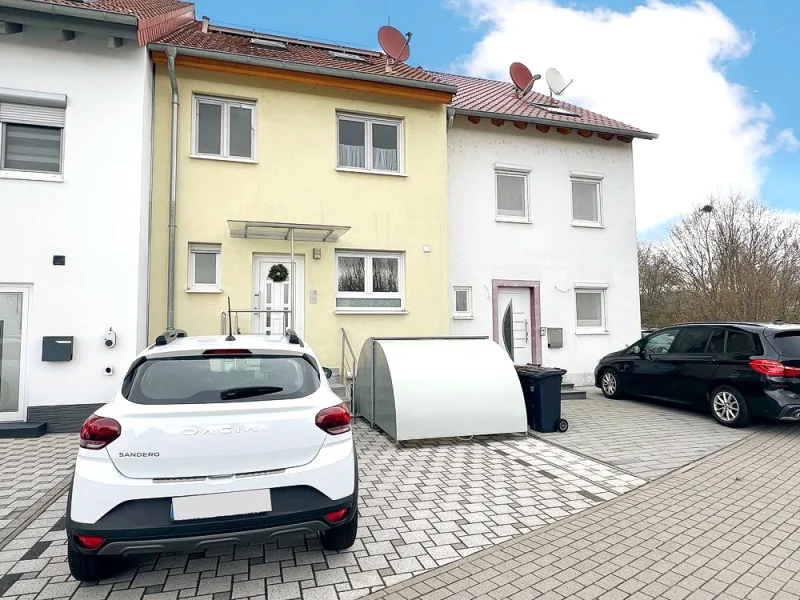 Hausansicht - Haus kaufen in Ludwigshafen am Rhein - Energieeffizientes, modernes Wohnen - Reihenmittelhaus in beliebter Lage Rheingönheims!