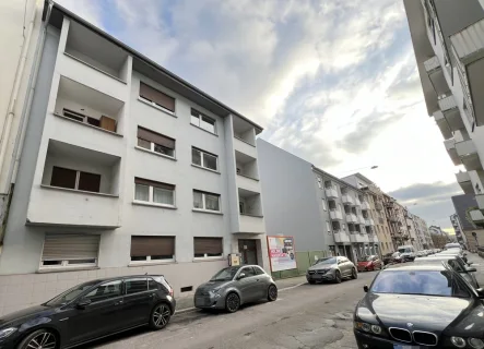 Hausansicht - Haus kaufen in Mannheim - Mitten in Mannheim - 8-Familienhaus mit Hof und Stellplätzen