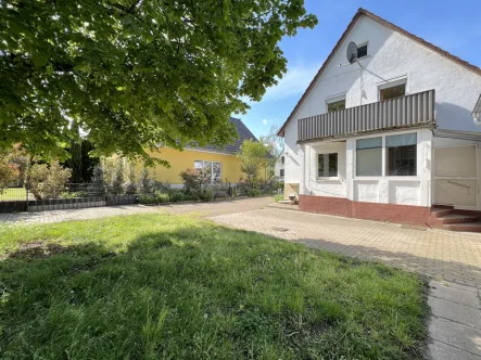 Rückansicht - Haus kaufen in Hochdorf-Assenheim - Unter der Linde - Schnuckeliges Einfamilienhaus mit Anbaumöglichkeiten auf tollem Grundstück