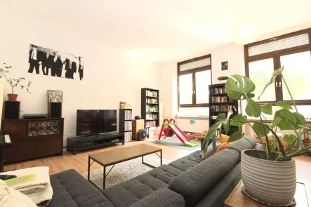 Wohnzimmer - Wohnung mieten in Ludwigshafen am Rhein - Gemütliche, sanierte Altbauwohnung mit Gartennutzung