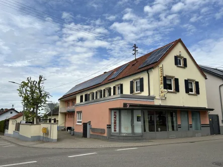 Außenansicht - Haus kaufen in Weingarten - Attraktives Wohn- und Geschäftshaus mit schönem Grundstück in zentraler Lage