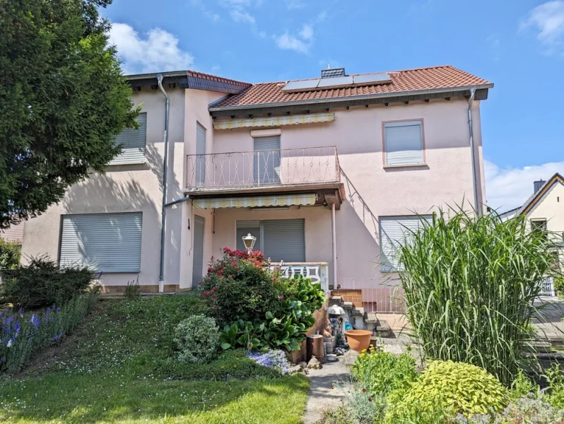 Rückansicht - Haus kaufen in Bobenheim-Roxheim - Ein Zuhause für mehrere Generationen - Großzügiges Zweifamilienhaus mit Gartenidylle