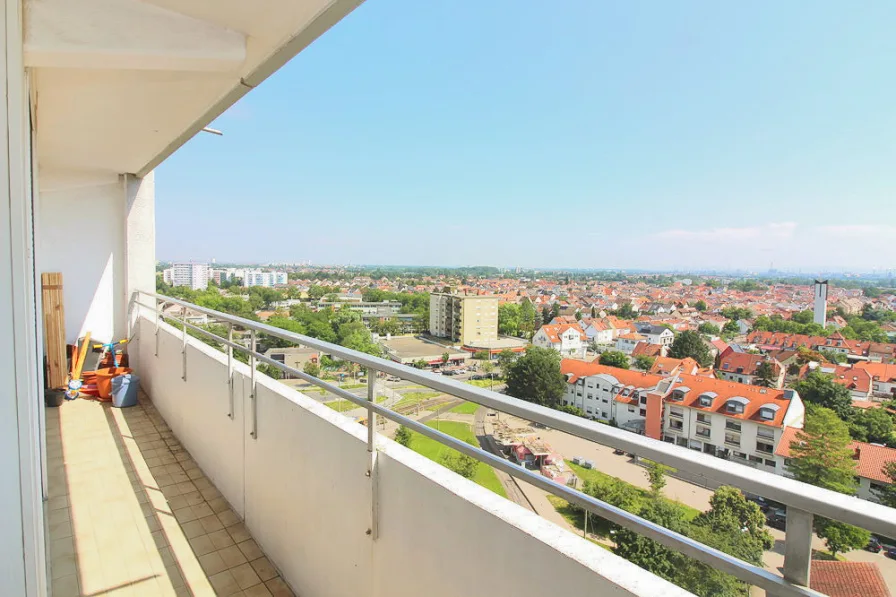 Balkon - Wohnung mieten in Ludwigshafen am Rhein / Oggersheim - 3-ZKB-Balkon-Wohnung über den Dächern von Ludwigshafen-Oggersheim