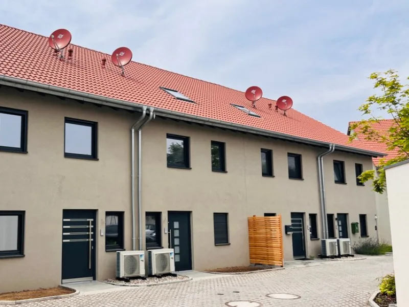 Außenansicht - Haus kaufen in Landau in der Pfalz / Godramstein - Attraktives Neubau-Reihenmittelhaus in Godramstein – Komfortables Zuhause in zentraler Lage