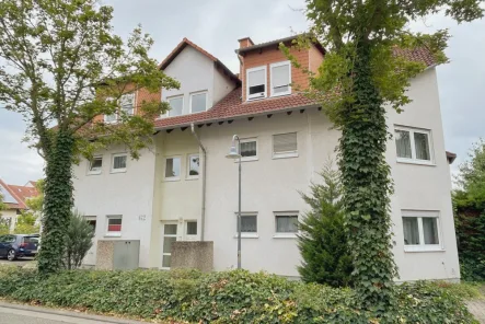 Hausansicht - Wohnung kaufen in Ludwigshafen am Rhein - Schöne Dachgeschosswohnung mit 2 Balkonen und PKW-Stellplatz in sehr guter Lage