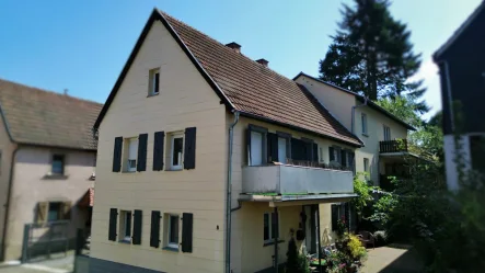 Außenansicht - Haus kaufen in Hauenstein - Charmantes Dreifamilienhaus in toller und ruhiger Lage von Hauenstein!