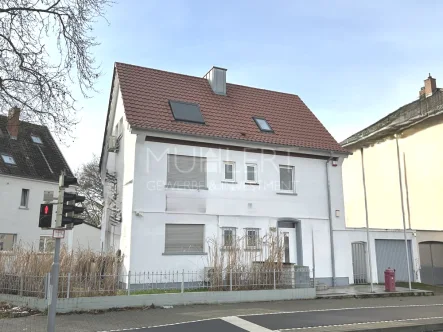 Titel Gewerbeanwesen - Büro/Praxis mieten in Ludwigshafen am Rhein / Friesenheim - Freistehendes Bürogebäude in bester zentraler Stadtteillage mit Stellplätzen und Garage