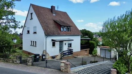 Außenansicht - Haus kaufen in Klingenmünster - Charmante Doppelhaushälfte in Klingenmünster