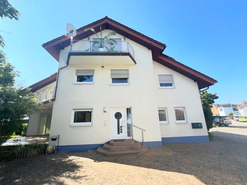 Eingangsbereich - Haus kaufen in Limburgerhof - Großzügiges Zweifamilienhaus in ruhiger Feldrandlage von Limburgerhof