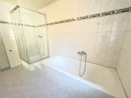 Badezimmer (EG)