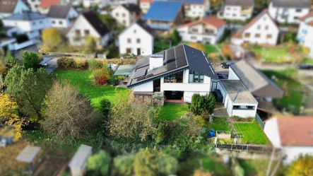 Drohnenansicht - Haus kaufen in Hauenstein - Sehr stilvolles und charmantes Einfamilienhaus mit großem Gartenbereich in Hauenstein