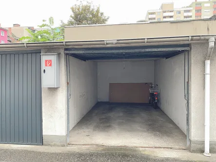 Garage - Garage/Stellplatz kaufen in Ludwigshafen - Garage im Herzen von Ludwigshafen: Ideale Anlagemöglichkeit für Kapitalanleger und Eigennutzer