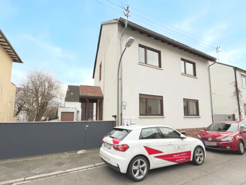 Hausansicht - Haus kaufen in Ludwigshafen am Rhein / Rheingönheim - Gebäudeensemble mit großem Garten in zentraler Lage Rheingönheims