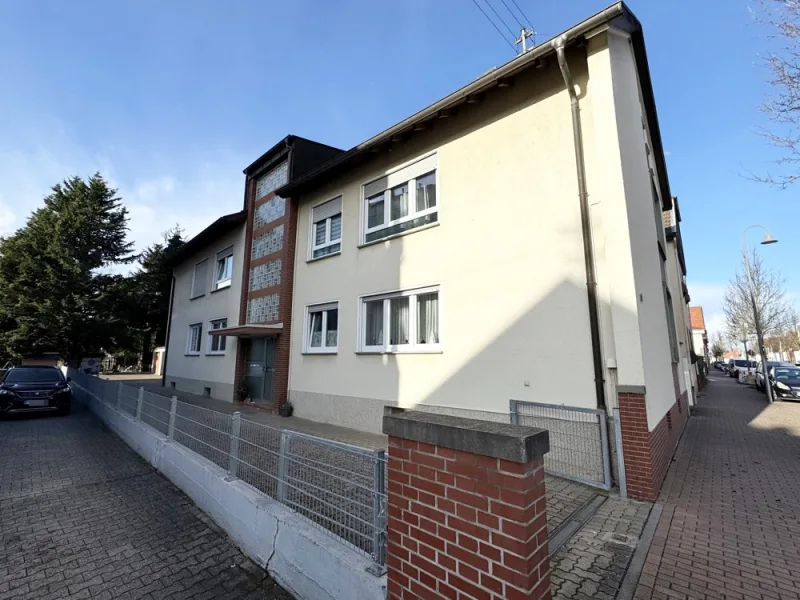 Eingangsbereich - Haus kaufen in Böhl-Iggelheim - Gepflegtes 4-Familienhaus in zentraler Lage Böhl-Iggelheims