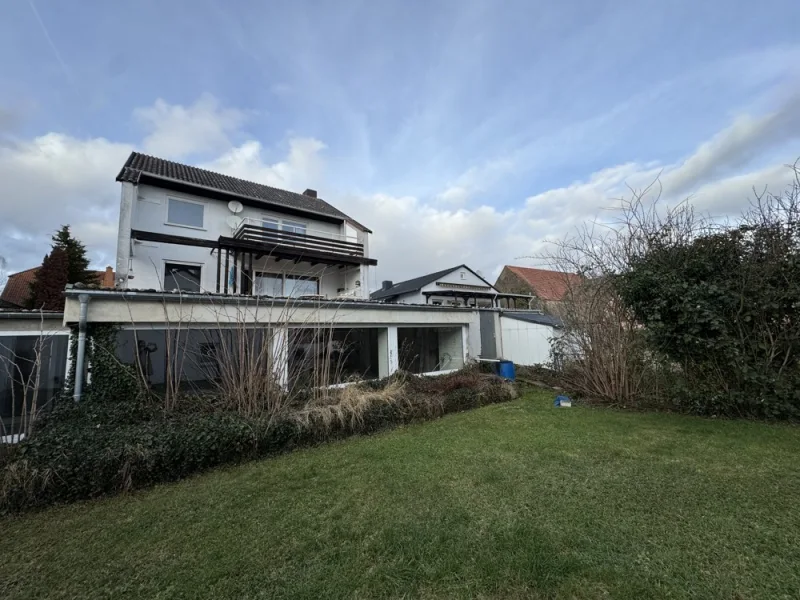 Rückansicht - Haus kaufen in Bad Dürkheim / Ungstein - Geräumiges Zweifamilienhaus mit gut durchdachtem Grundriss. Sofort frei.