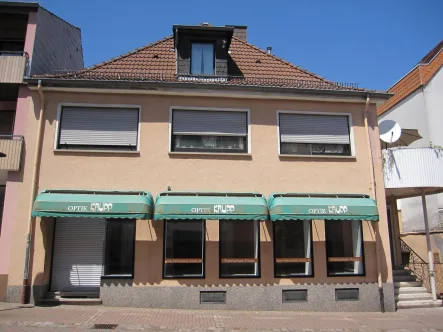  - Haus kaufen in Ramstein-Miesenbach - Ramstein-Miesenbach: Wohn-/Geschäftshaus im Herzen der Stadt