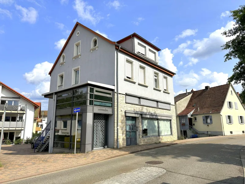 Außenansicht - Haus kaufen in Hochspeyer - Hochspeyer:Wohn-und Geschäftshaus mit PKW-Stellplätzen