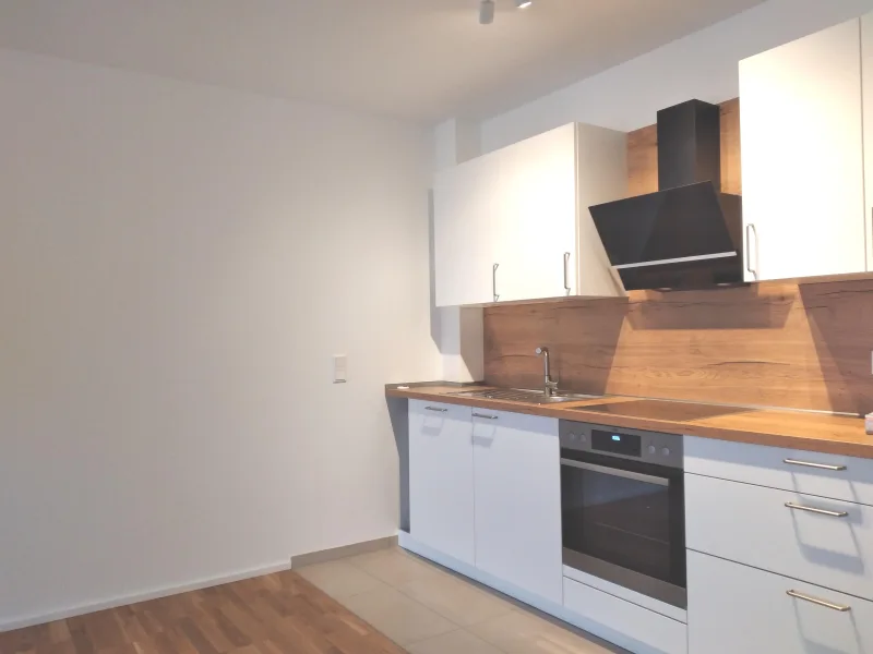 Küche mit EBK - Wohnung mieten in Kaiserslautern - KL – Am Westpfalzklinikum: Neubau/Erstbezug  – 2-Zimmer Wohnung mit EBK, Balkon u. TG-Stellplatz!