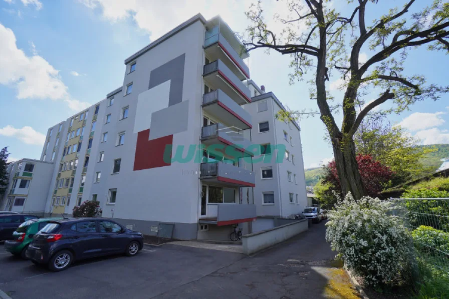 Hausansicht - Wohnung kaufen in Bad Neuenahr-Ahrweiler / Ahrweiler - 3-Zimmer-Wohnung mit zwei Bädern und einem Ausblick ins Grüne!