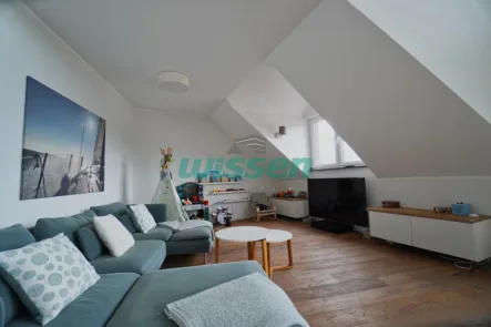 Wohnzimmer - Wohnung mieten in Bad Neuenahr-Ahrweiler - Exklusive 4-5-Zimmer-Maisonettewohnnung in Bachem mit Blick über das Ahrtal!