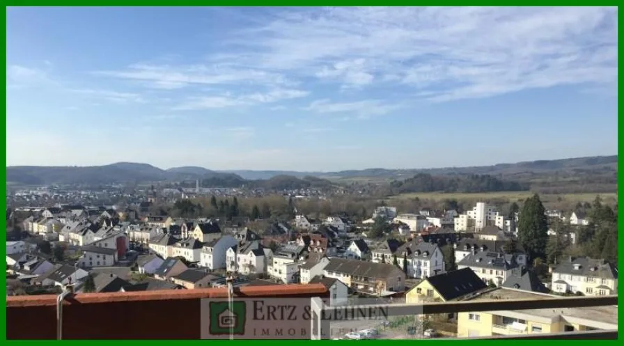 Aussicht vom Balkon - Wohnung kaufen in Wittlich - 2 Zimmer-Eigentumswohnung mit Garageund schönem Blick über Wittlich 