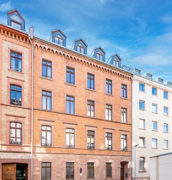 Titelbild - Wohnung kaufen in Mainz - 105 m²-Altbauwohnung im Hochparterre mit Freisitz in grandioser City-Lage