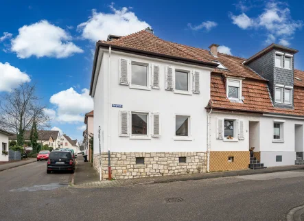 Ansicht Haus - Haus kaufen in Ingelheim am Rhein - Hier sind Sie Ihr eigener Herr – 90 m²-Häuschen (renovierungsbedürftig) zu einem fairen Preis