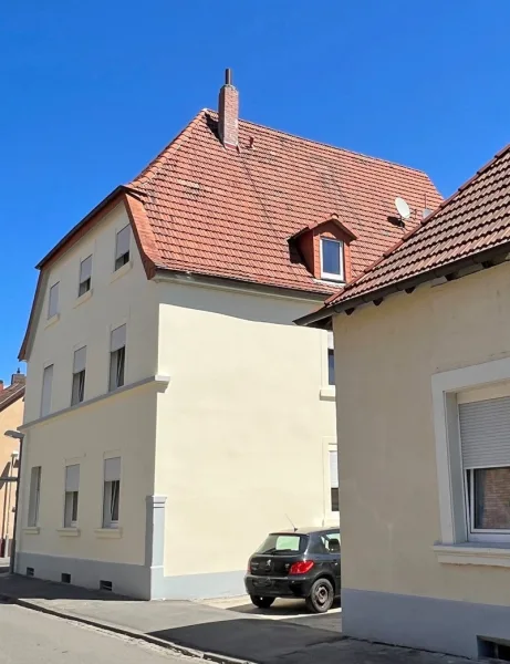 Außenansicht - Haus kaufen in Kaiserslautern - POCHERT IMMOBLIEN - KAPITALANLAGE ! Mehrfamilienhaus zzgl. Nebengebäude/Wohnhaus in ruhiger Citylage