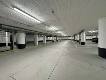 Innenansicht Tiefgarage - Garage/Stellplatz mieten in Koblenz - Tiefgaragenstellplätze im Commerzbank Hochhaus am Zentralplatz