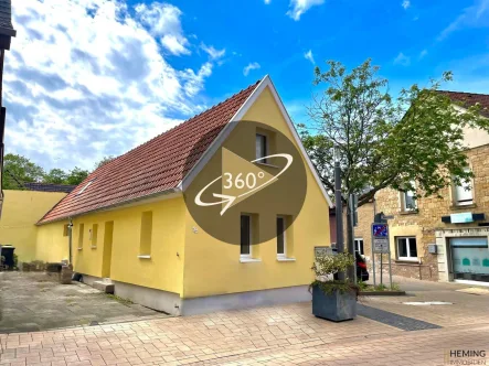 Hofansicht - Haus kaufen in Wörrstadt - HEMING-IMMOBILIEN -  Neu renoviertes Haus im Herzen von Wörrstadt