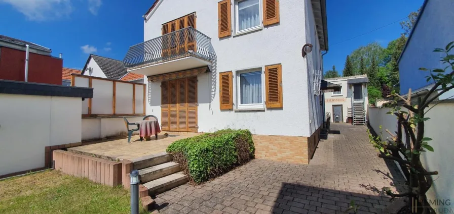 Hausansicht - Haus kaufen in Offenheim - HEMING-IMMOBILIEN -  gemütliches Haus aus 1. Hand abzugeben + Nebengebäude