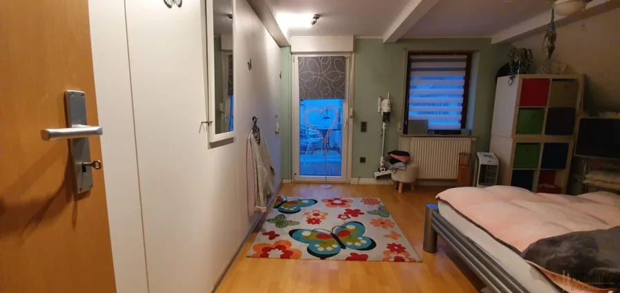 OG nur 1 Schlafzimmer - Ausgang Balkon