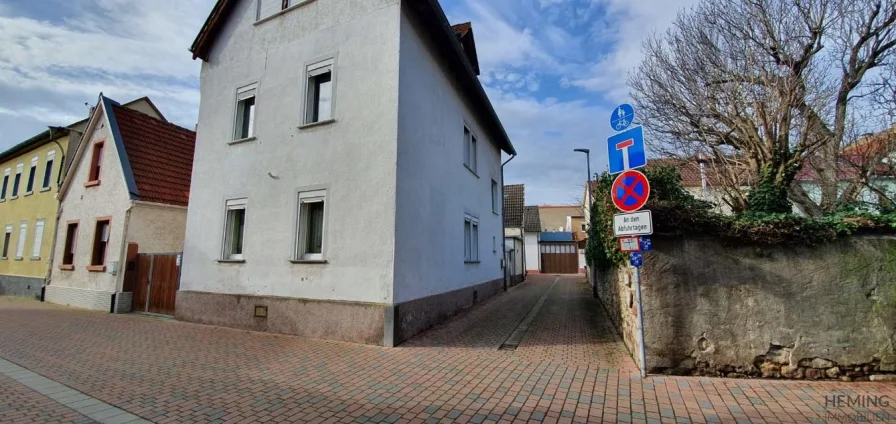 beide Straßenzüge der Zugänge