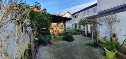 Haus 1+2  - Haus kaufen in Trebur / Astheim - HEMING-IMMOBILIEN -  2 Häuser = 138 m² einzugsbereit + 77 m² sanierungsbedürftig 