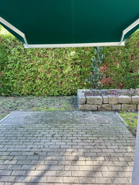 Terrasse mit elektrischer Markise