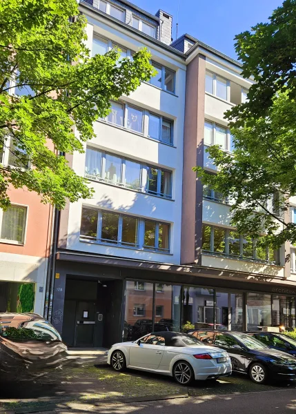  - Wohnung mieten in Düsseldorf - Über den Dächern von Düsseldorf - 3 Zimmerwohnung mit Balkon zu vermieten!