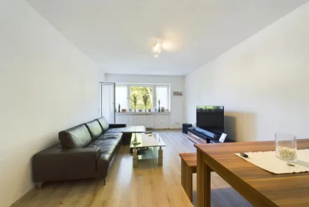 Wohnzimmer - Wohnung kaufen in Essen - Komplett renovierte 2 Raum Wohnung mit Balkon