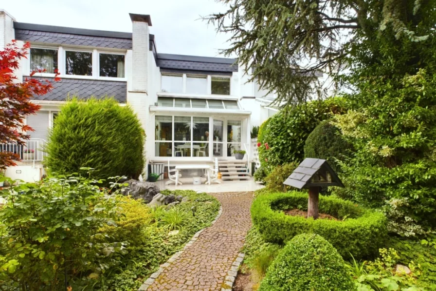 Aussenansicht - Haus kaufen in Wuppertal - Hochwertig ausgestattetes, modernisiertes Einfamilienhaus mit Garage