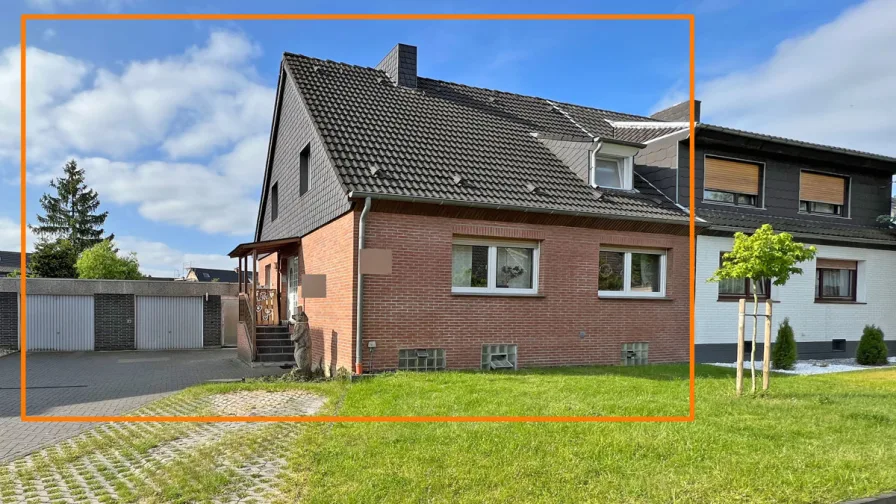 Außenansicht - Haus kaufen in Voerde - Viele Möglichkeiten: Traumhaftes Zweifamilienhaus in Voerde - Wohnen mit Stil und Potenzial!