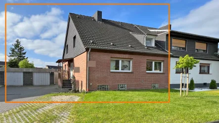 Außenansicht - Haus kaufen in Voerde - Viele Möglichkeiten: Traumhaftes Zweifamilienhaus in Voerde - Wohnen mit Stil und Potenzial!