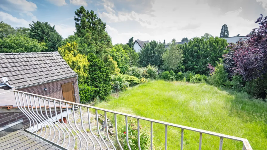 Balkon mit Ausblick auf den Garten