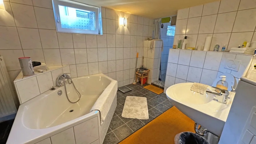 Wohnhaus Badezimmer-Kellergeschoss-1